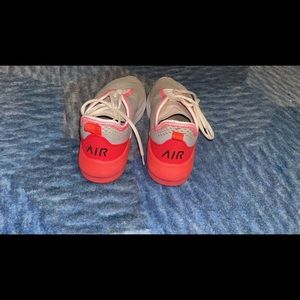 size 9 nike tennis shoes
